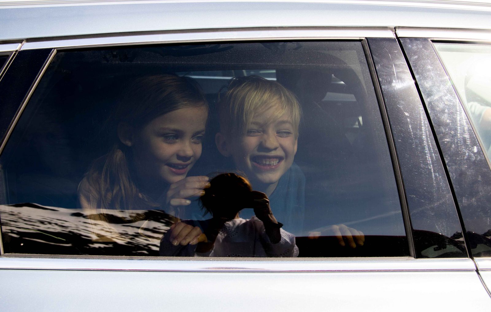 zabawianie dzieci w samochodzie