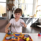 Mata edukacyjna z zabawkami - Rodzina