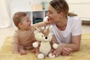 Szumiąca sarenka z czujnikiem ruchu i pozytywką - Cloud b® LoveLight Buddies Finley Fawn™