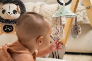 Gimnastyka/mata edukacyjna z drewnianym stojakiem - Décor czarno-biała