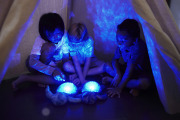 Projektor z pozytywką - Żółw podwodny różowy ECO - Cloud b® Tranquil Turtle™