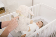 Szumiąca śpiąca owieczka z pozytywką - Cloud b® Sleep Sheep™