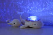 Cloud b® Tranquil Whale™ White Family - Lampka z projekcją świetlną i grzechotką - Wieloryb biały 6