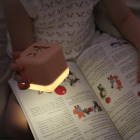 Przenośna lampka nocna Cube B™ – świecąca kostka - Sarenka Finley 5